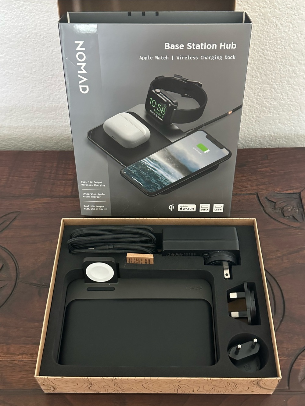NOMAD Base Station Hub Apple Watch Wireless Charging Dock